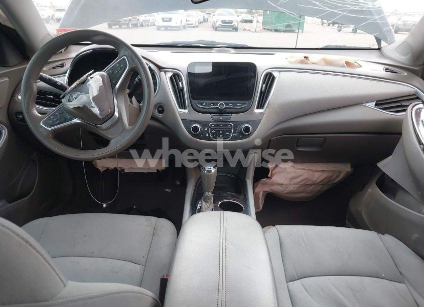 Photo 5 of 2019 Chevrolet Malibu LT (VIN 1G1ZD5ST7KF204559)