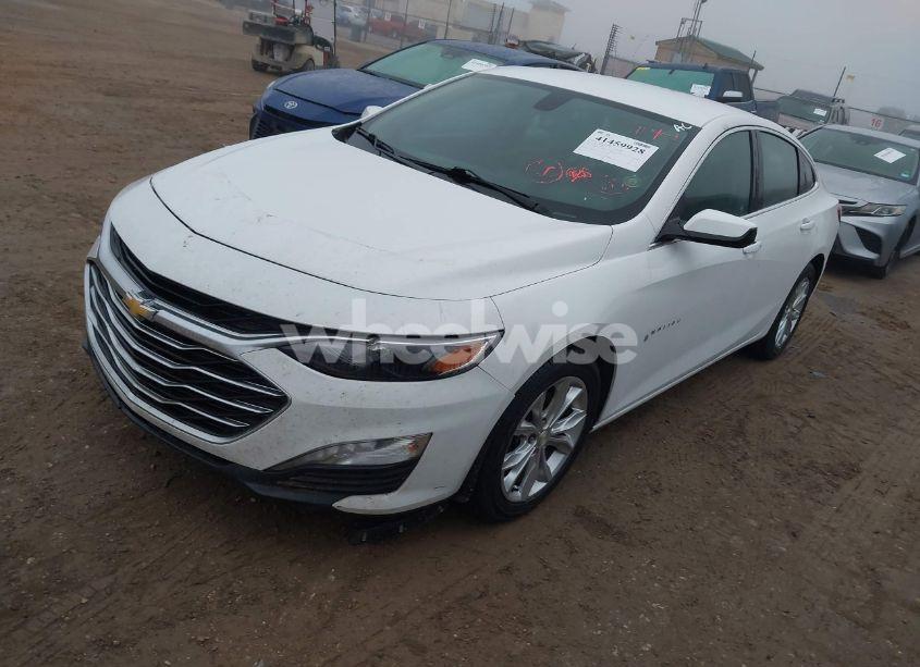 Photo 2 of 2020 Chevrolet Malibu FWD LT (VIN 1G1ZD5ST7LF006694)