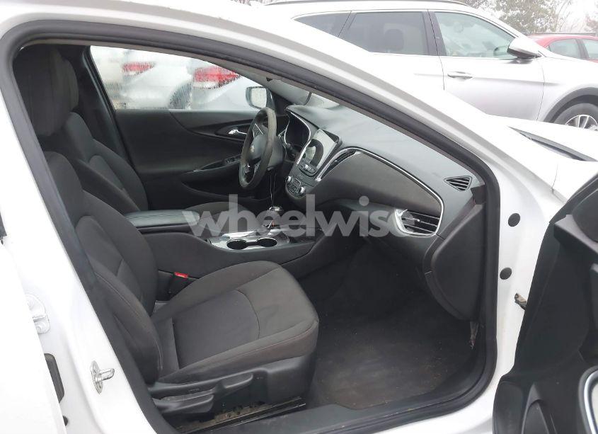 Photo 5 of 2020 Chevrolet Malibu FWD LT (VIN 1G1ZD5ST7LF006694)