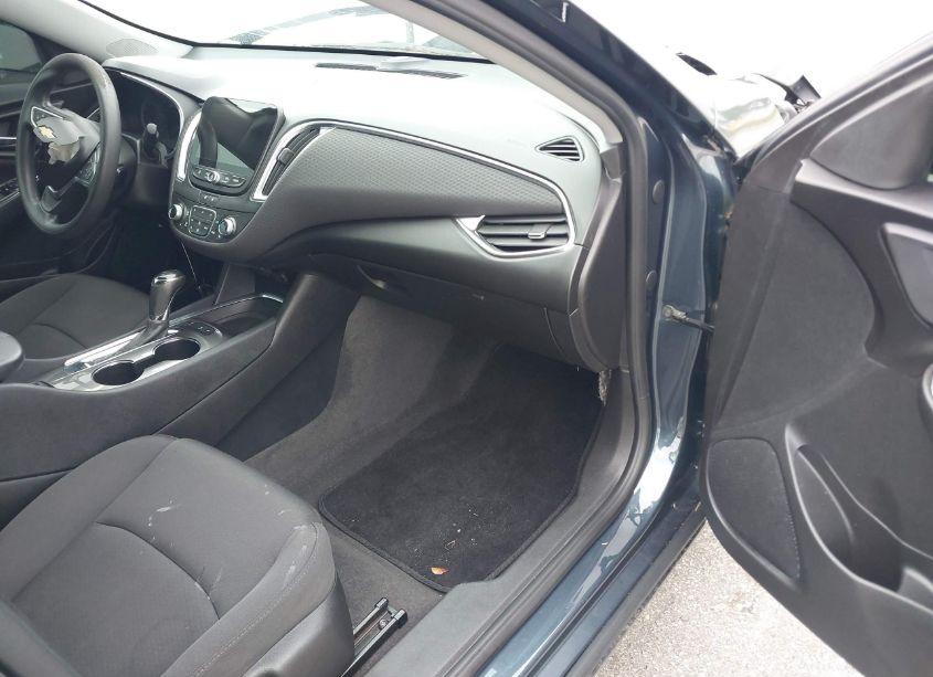 Photo 5 of 2020 Chevrolet Malibu FWD LT (VIN 1G1ZD5ST7LF008106)