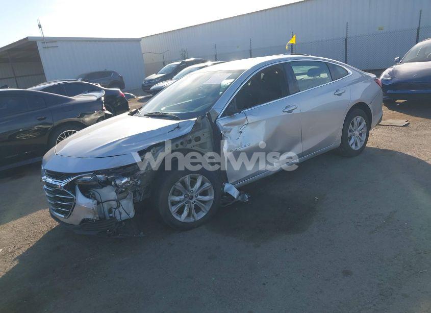 Photo 2 of 2020 Chevrolet Malibu FWD LT (VIN 1G1ZD5ST7LF024709)