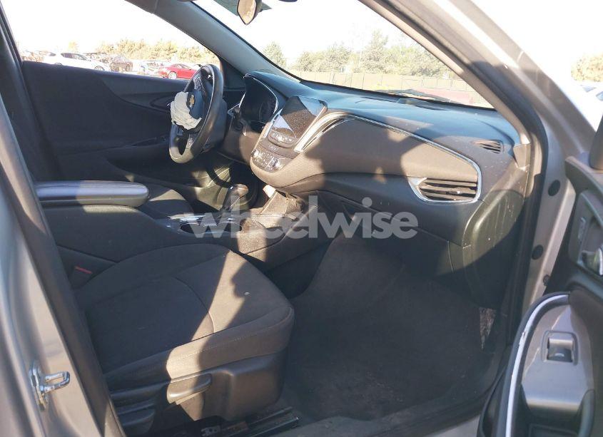 Photo 5 of 2020 Chevrolet Malibu FWD LT (VIN 1G1ZD5ST7LF024709)