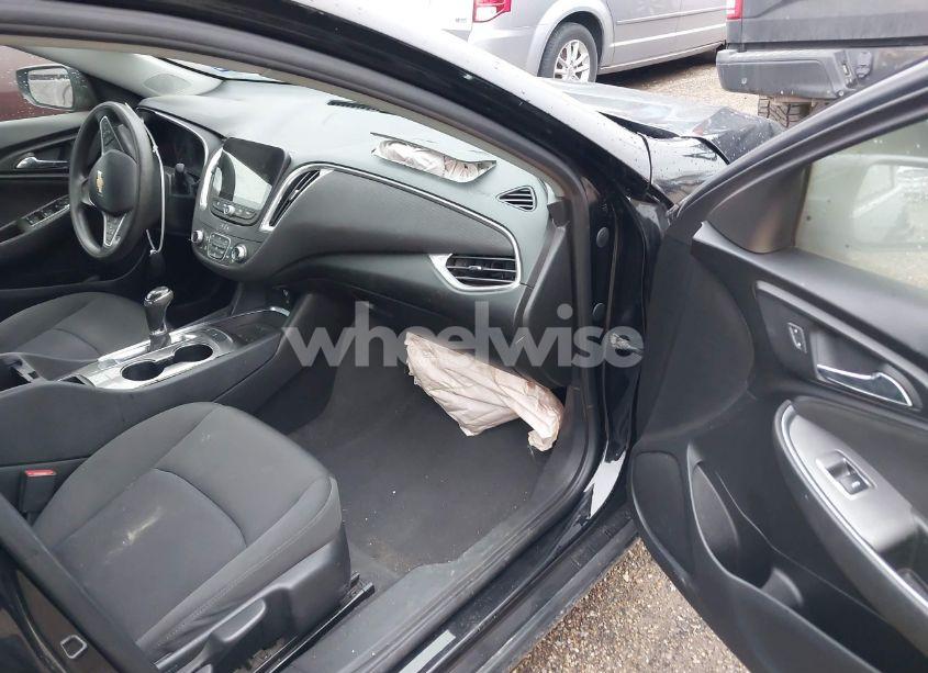 Photo 5 of 2020 Chevrolet Malibu FWD LT (VIN 1G1ZD5ST7LF025469)