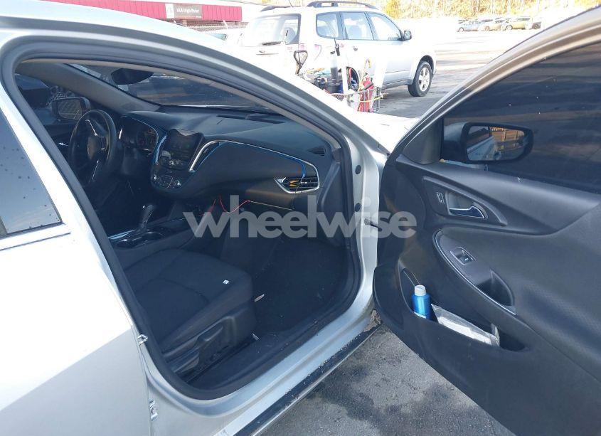 Photo 5 of 2020 Chevrolet Malibu FWD LT (VIN 1G1ZD5ST7LF049366)