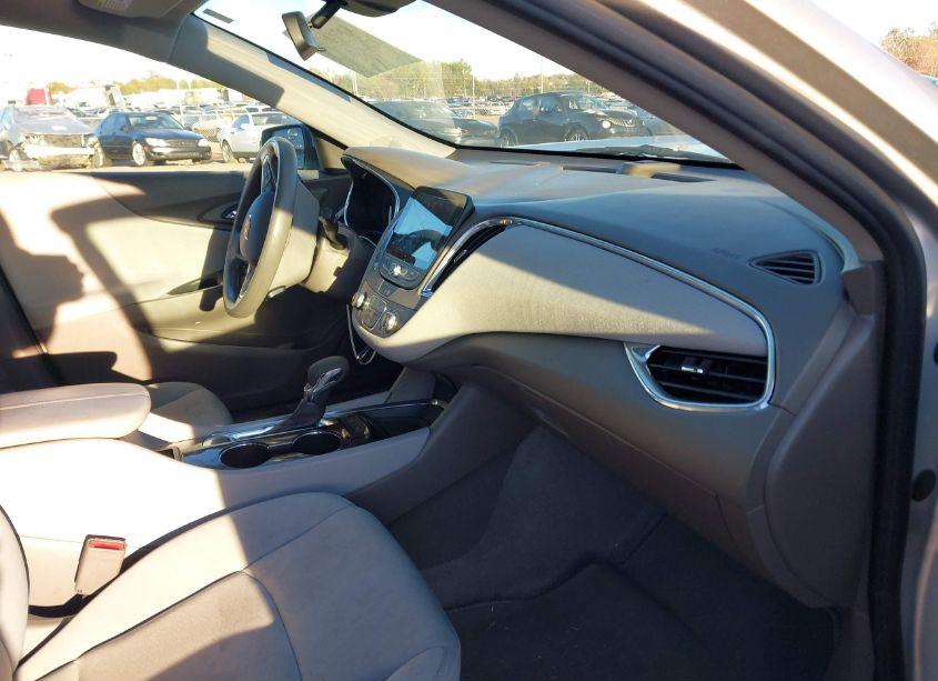 Photo 5 of 2021 Chevrolet Malibu FWD LT (VIN 1G1ZD5ST7MF012366)