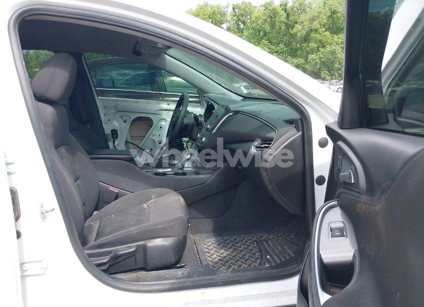 Photo 5 of 2021 Chevrolet Malibu FWD LT (VIN 1G1ZD5ST7MF026137)