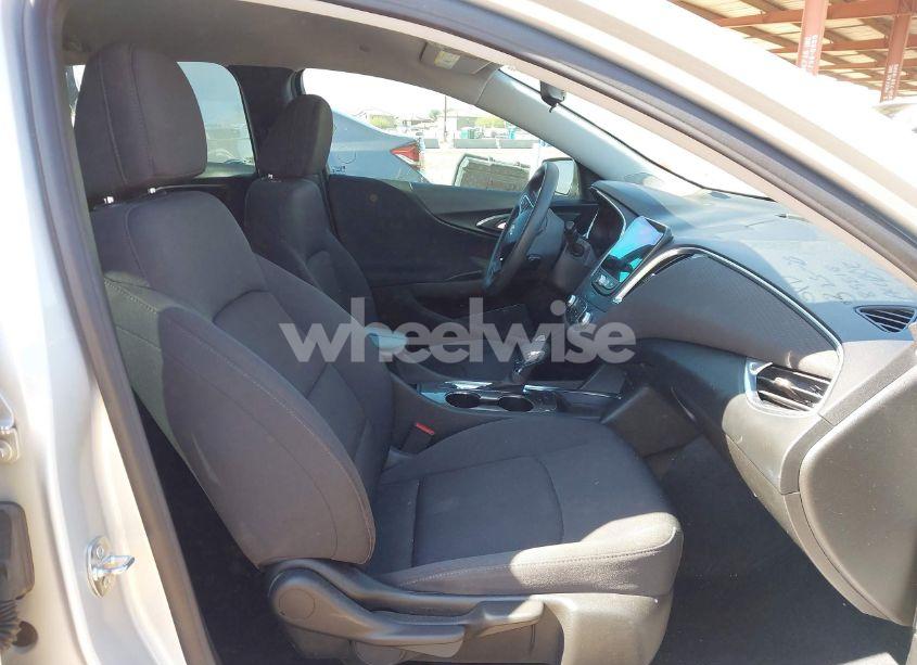 Photo 5 of 2021 Chevrolet Malibu FWD LT (VIN 1G1ZD5ST7MF074057)