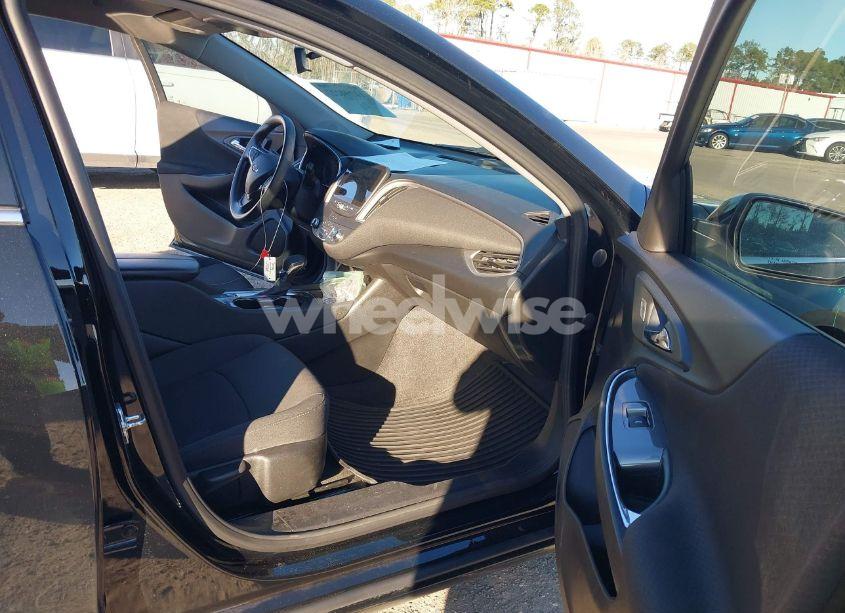 Photo 5 of 2022 Chevrolet Malibu FWD LT (VIN 1G1ZD5ST7NF104949)