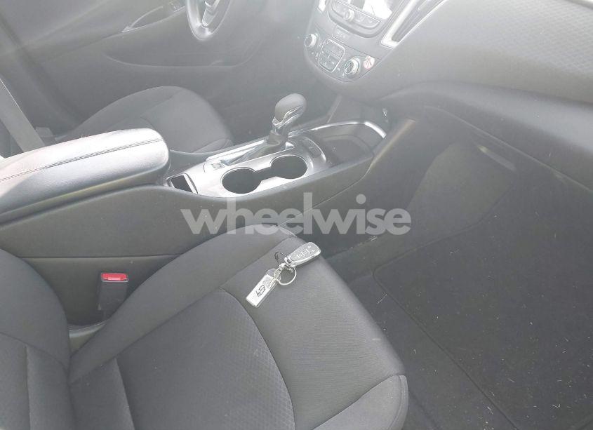 Photo 5 of 2022 Chevrolet Malibu FWD LT (VIN 1G1ZD5ST7NF165525)