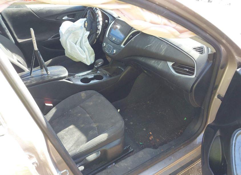 Photo 5 of 2022 Chevrolet Malibu FWD LT (VIN 1G1ZD5ST7NF180381)