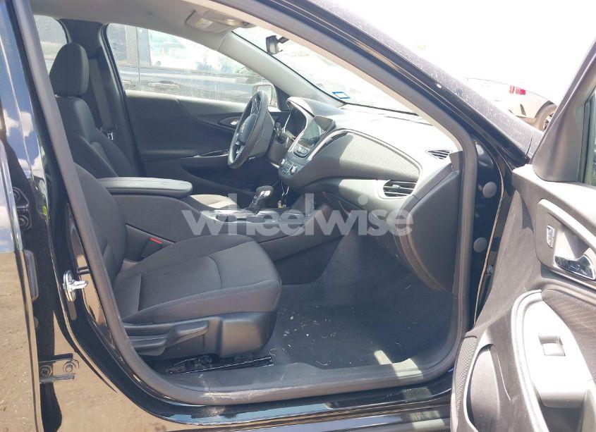 Photo 5 of 2025 Chevrolet Malibu FWD 1LT (VIN 1G1ZD5ST7SF121584)