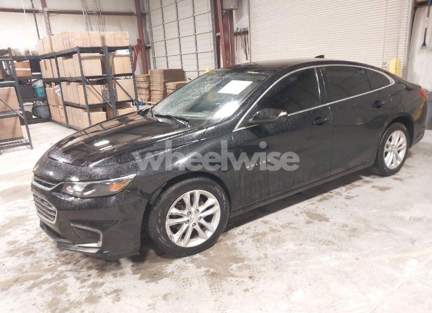 Photo 2 of 2018 Chevrolet Malibu LT (VIN 1G1ZD5ST8JF114013)