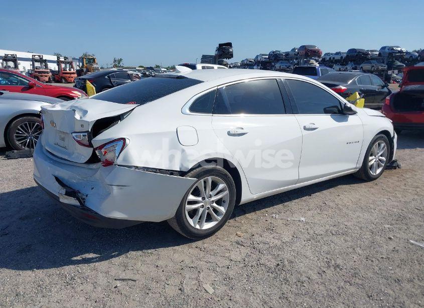 Photo 4 of 2018 Chevrolet Malibu LT (VIN 1G1ZD5ST8JF125223)