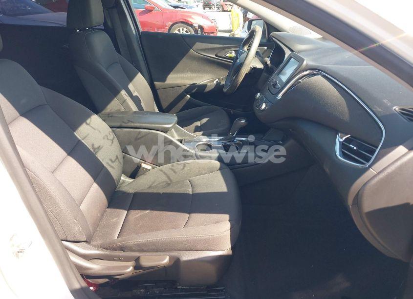 Photo 5 of 2018 Chevrolet Malibu LT (VIN 1G1ZD5ST8JF125223)