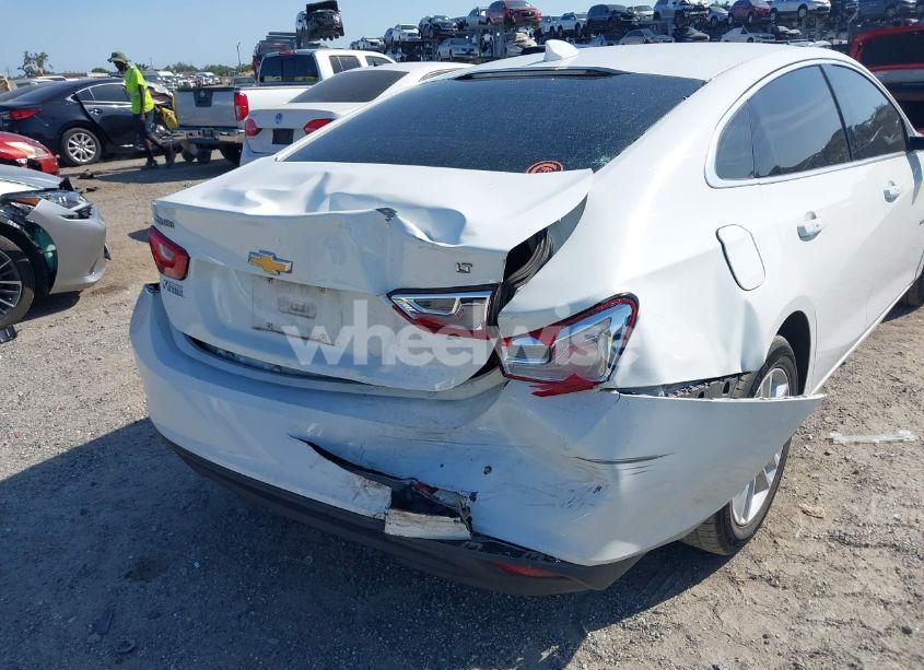 Photo 6 of 2018 Chevrolet Malibu LT (VIN 1G1ZD5ST8JF125223)