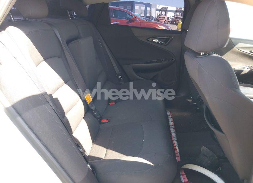 Photo 8 of 2018 Chevrolet Malibu LT (VIN 1G1ZD5ST8JF125223)