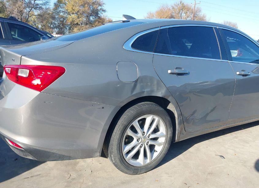 Photo 18 of 2018 Chevrolet Malibu LT (VIN 1G1ZD5ST8JF125500)