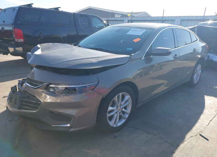 Photo 2 of 2018 Chevrolet Malibu LT (VIN 1G1ZD5ST8JF125500)