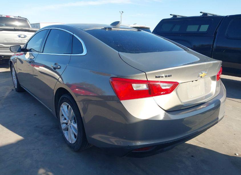 Photo 3 of 2018 Chevrolet Malibu LT (VIN 1G1ZD5ST8JF125500)