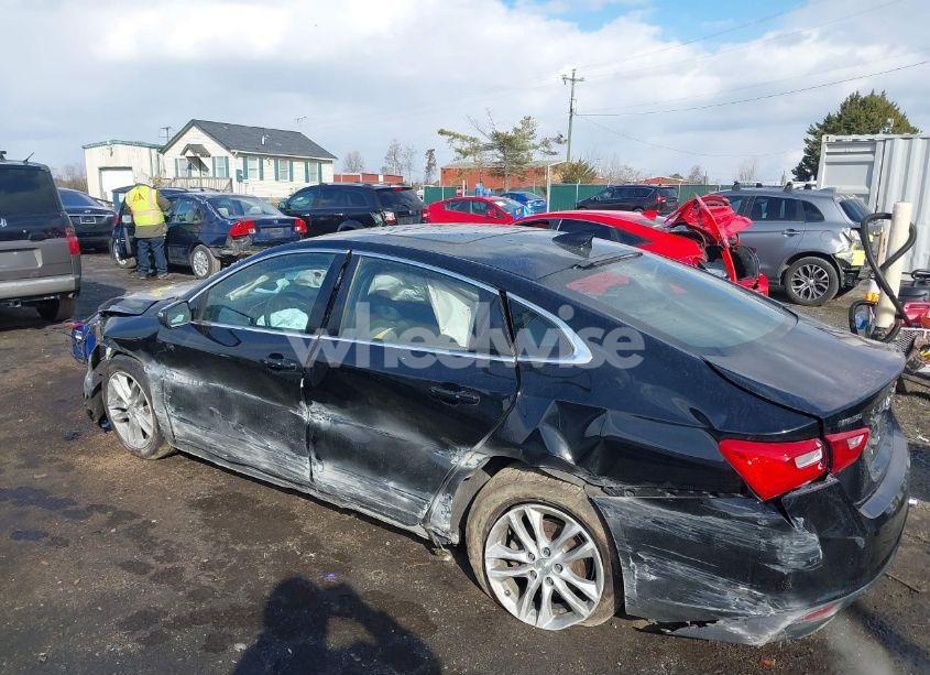 Photo 3 of 2018 Chevrolet Malibu LT (VIN 1G1ZD5ST8JF127070)
