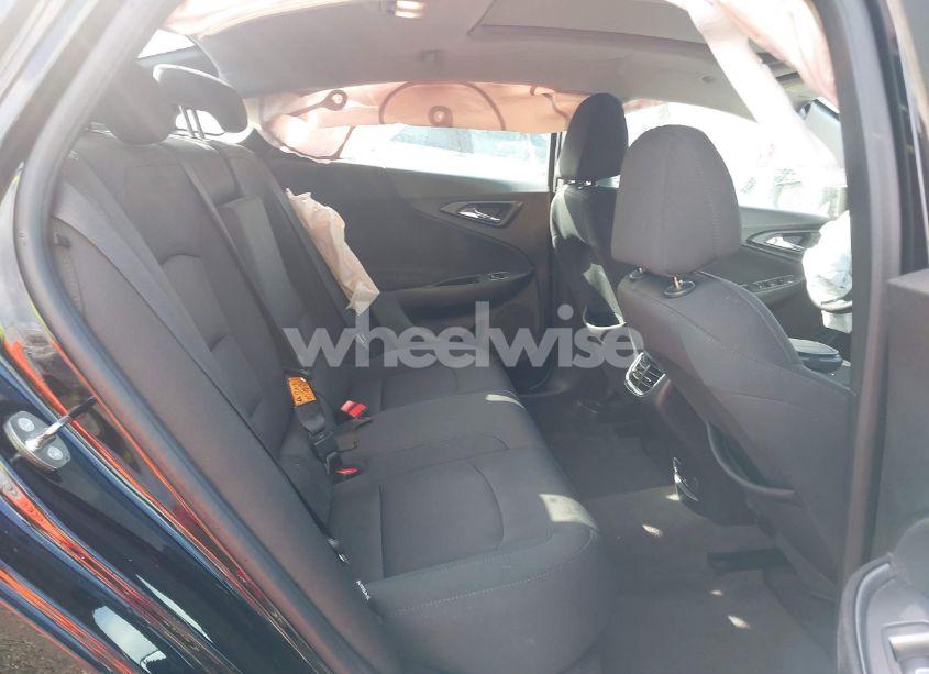 Photo 8 of 2018 Chevrolet Malibu LT (VIN 1G1ZD5ST8JF127070)