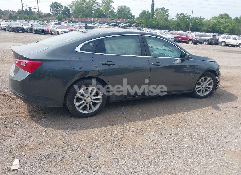 Photo 4 of 2018 Chevrolet Malibu LT (VIN 1G1ZD5ST8JF130521)