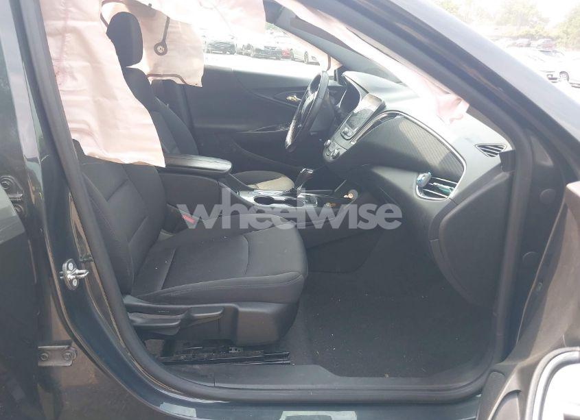 Photo 5 of 2018 Chevrolet Malibu LT (VIN 1G1ZD5ST8JF130521)