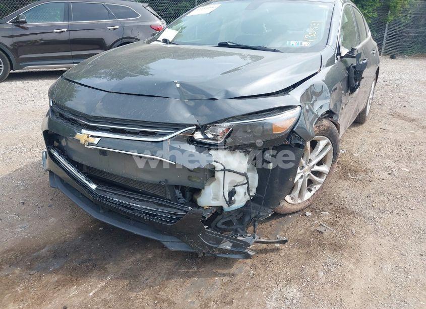 Photo 6 of 2018 Chevrolet Malibu LT (VIN 1G1ZD5ST8JF130521)