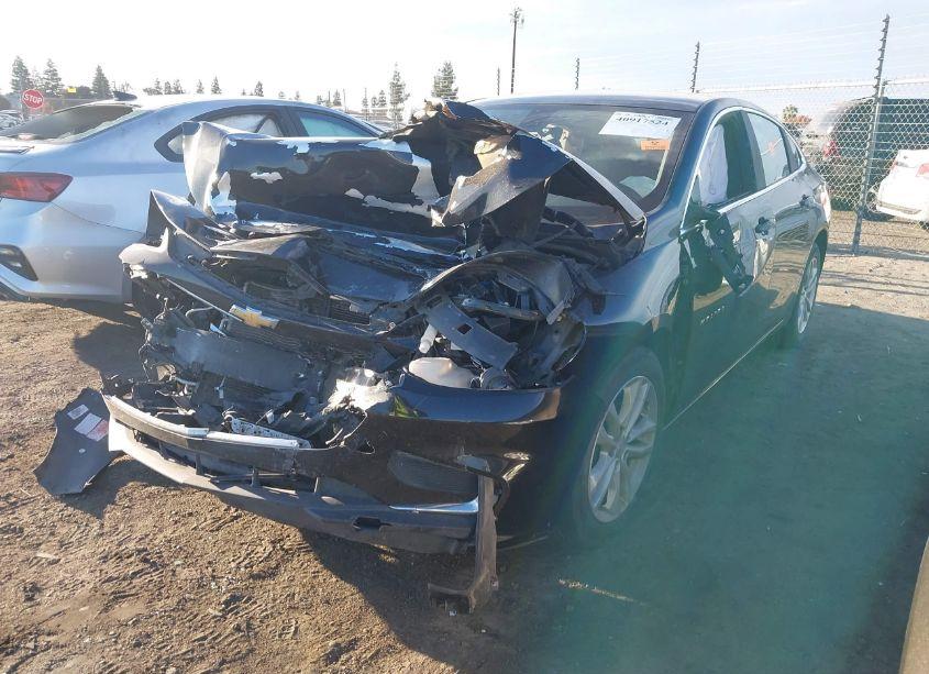 Photo 2 of 2018 Chevrolet Malibu LT (VIN 1G1ZD5ST8JF131653)