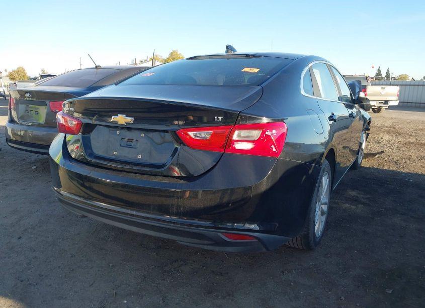 Photo 4 of 2018 Chevrolet Malibu LT (VIN 1G1ZD5ST8JF131653)