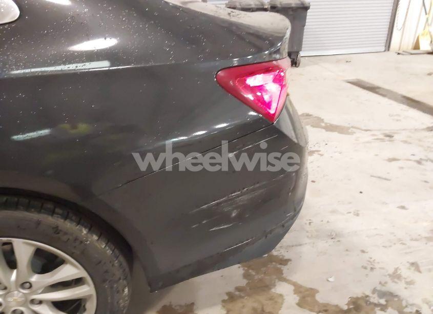 Photo 11 of 2018 Chevrolet Malibu LT (VIN 1G1ZD5ST8JF137985)