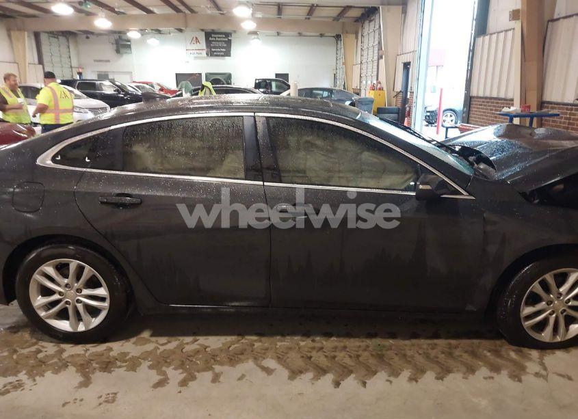 Photo 13 of 2018 Chevrolet Malibu LT (VIN 1G1ZD5ST8JF137985)