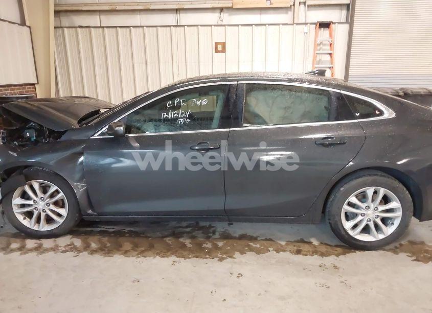 Photo 14 of 2018 Chevrolet Malibu LT (VIN 1G1ZD5ST8JF137985)