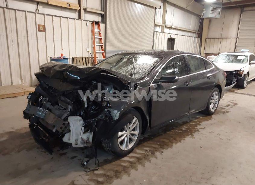 Photo 2 of 2018 Chevrolet Malibu LT (VIN 1G1ZD5ST8JF137985)