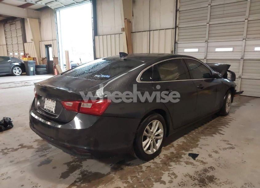 Photo 4 of 2018 Chevrolet Malibu LT (VIN 1G1ZD5ST8JF137985)