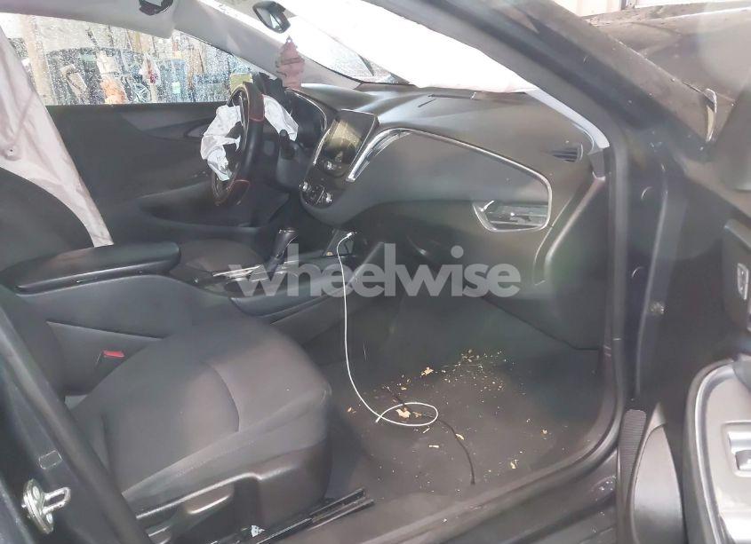 Photo 5 of 2018 Chevrolet Malibu LT (VIN 1G1ZD5ST8JF137985)