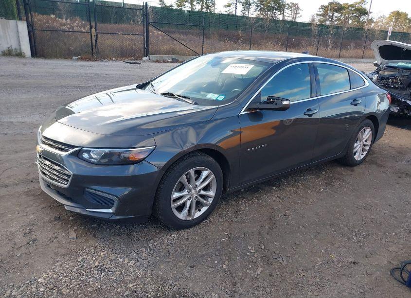 Photo 2 of 2018 Chevrolet Malibu LT (VIN 1G1ZD5ST8JF149571)