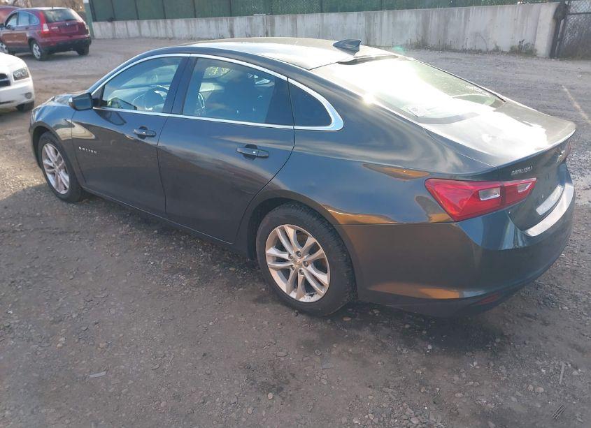 Photo 3 of 2018 Chevrolet Malibu LT (VIN 1G1ZD5ST8JF149571)