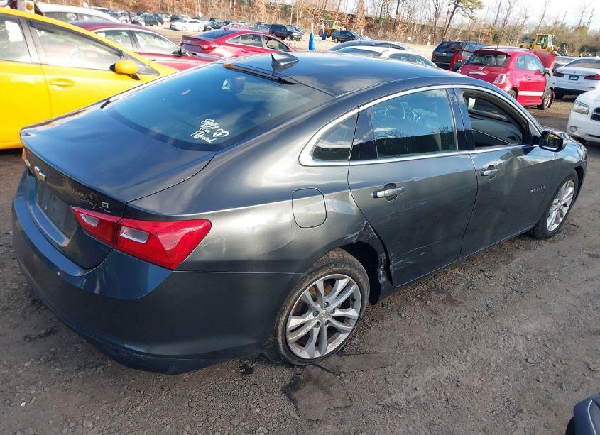 Photo 4 of 2018 Chevrolet Malibu LT (VIN 1G1ZD5ST8JF149571)