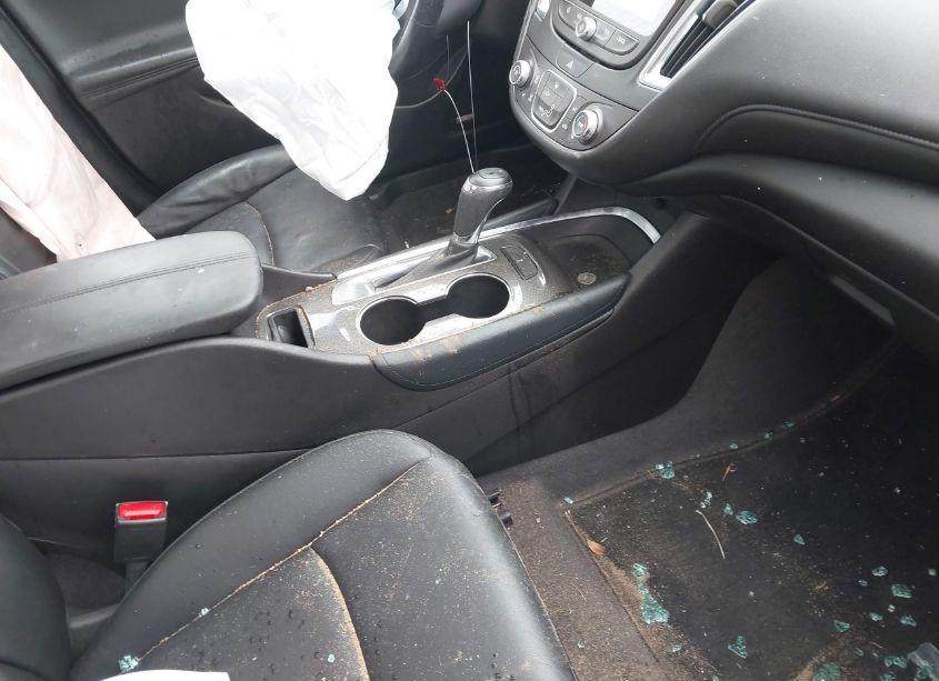 Photo 5 of 2018 Chevrolet Malibu LT (VIN 1G1ZD5ST8JF166502)