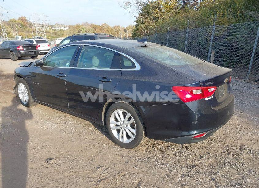 Photo 3 of 2018 Chevrolet Malibu LT (VIN 1G1ZD5ST8JF172235)