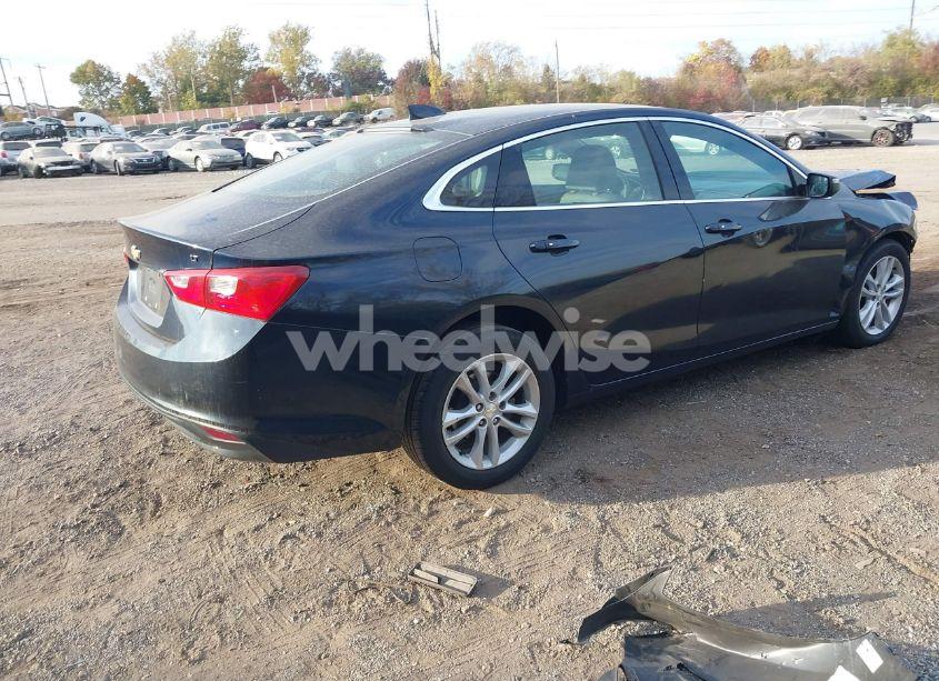 Photo 4 of 2018 Chevrolet Malibu LT (VIN 1G1ZD5ST8JF172235)