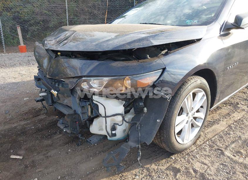 Photo 6 of 2018 Chevrolet Malibu LT (VIN 1G1ZD5ST8JF172235)