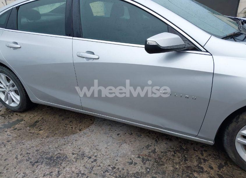 Photo 13 of 2018 Chevrolet Malibu LT (VIN 1G1ZD5ST8JF189388)