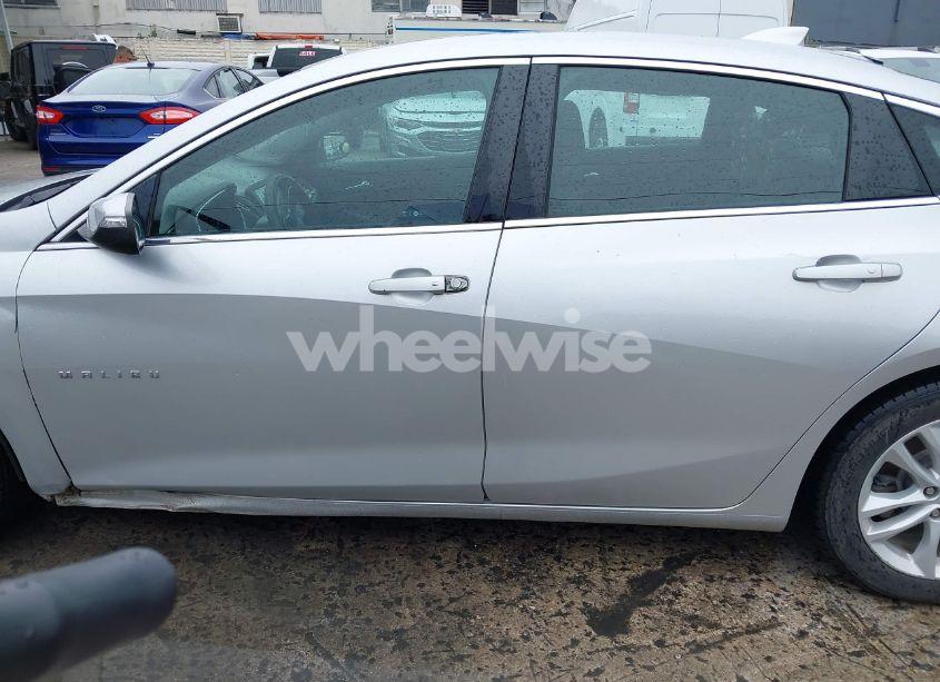 Photo 14 of 2018 Chevrolet Malibu LT (VIN 1G1ZD5ST8JF189388)