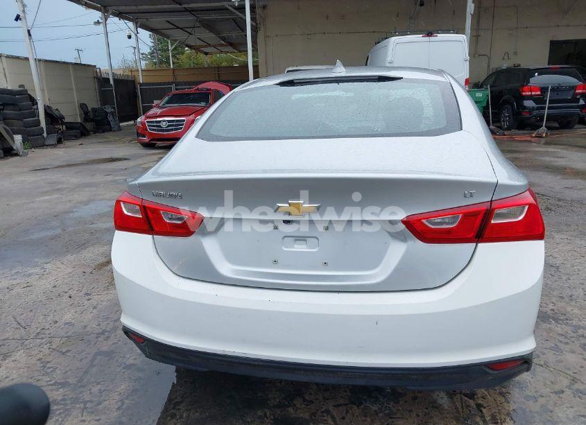Photo 16 of 2018 Chevrolet Malibu LT (VIN 1G1ZD5ST8JF189388)