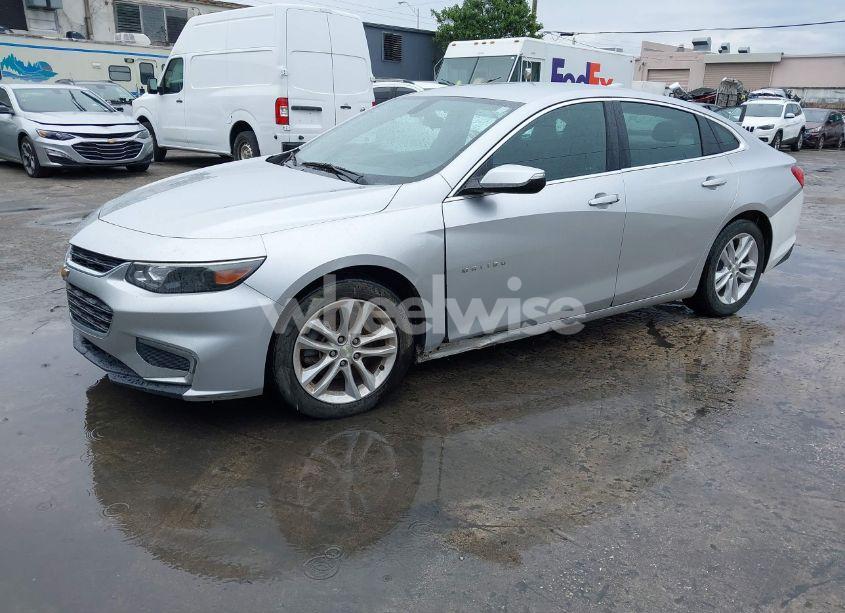Photo 2 of 2018 Chevrolet Malibu LT (VIN 1G1ZD5ST8JF189388)