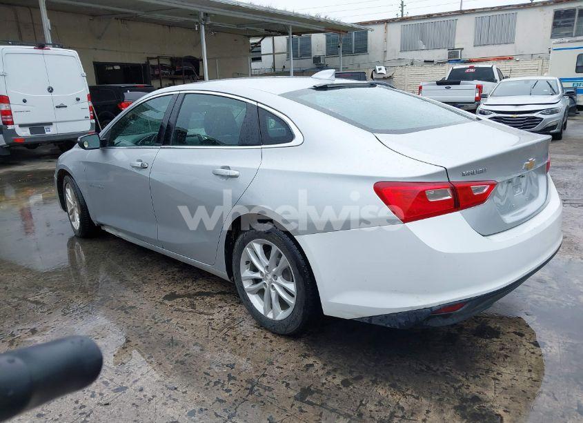 Photo 3 of 2018 Chevrolet Malibu LT (VIN 1G1ZD5ST8JF189388)