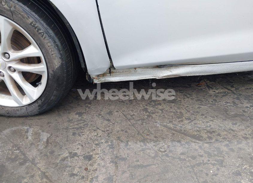 Photo 6 of 2018 Chevrolet Malibu LT (VIN 1G1ZD5ST8JF189388)