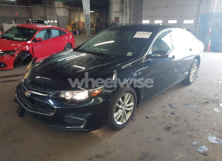 Photo 2 of 2018 Chevrolet Malibu LT (VIN 1G1ZD5ST8JF189603)